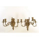 Paar bronzen vierlichts kaarsenwandlusters in Rococo stijl, 19e eeuw,