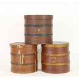 Drie verschillende cilindrische spanen voorraad dozen, 19e eeuw,