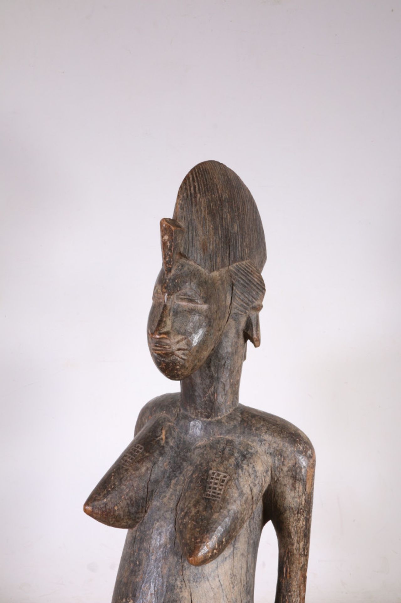 Ivoorkust, Senufo, decorative figure of a seated woman.