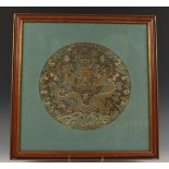 China, paar ronde zijden textielfragmenten, Qing dynastie, 19e eeuw,
