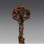 China, gesneden houten ruyi-scepter, 19-20e eeuw,