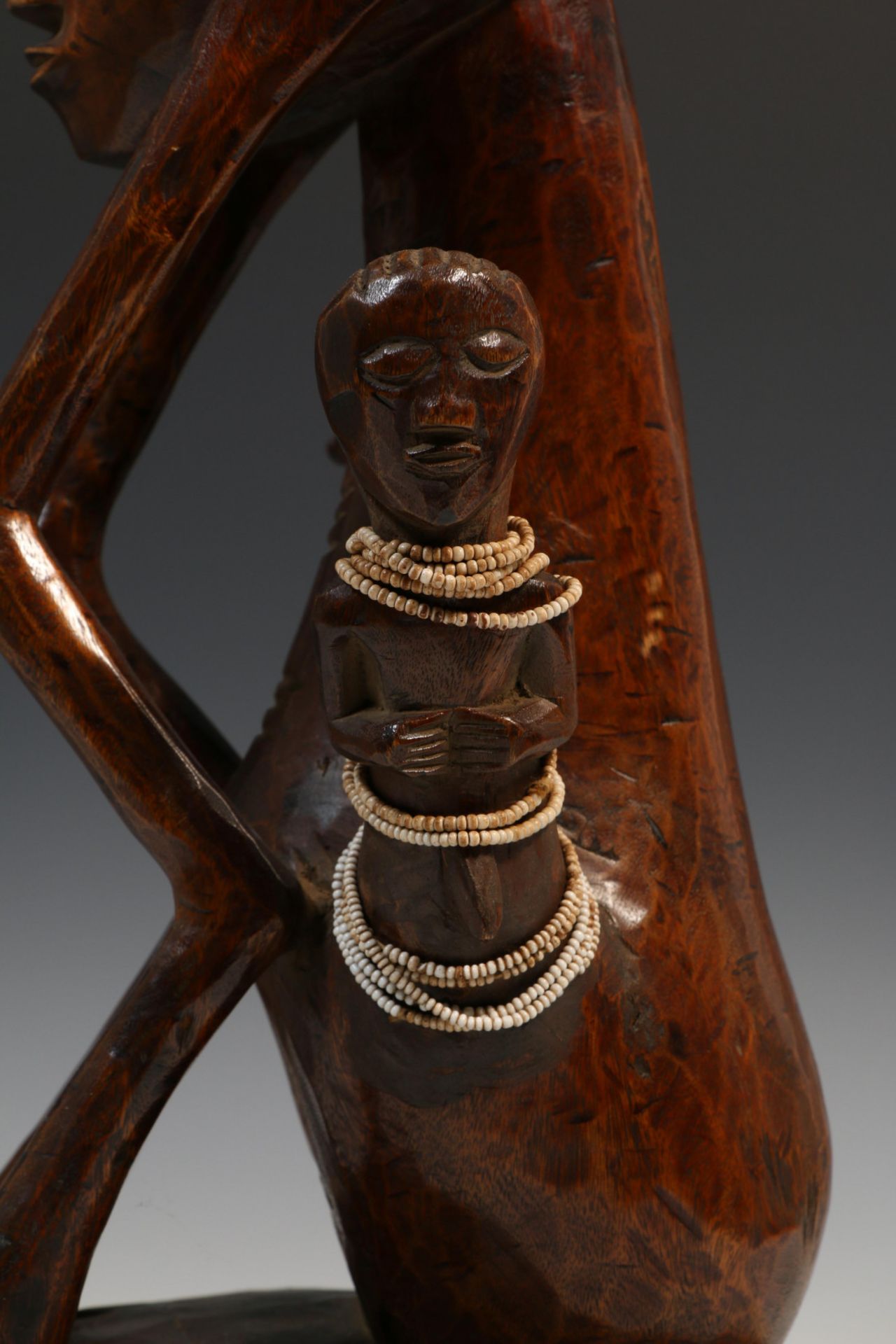 DRC, wooden caryatid stool, local repairs - Bild 5 aus 6