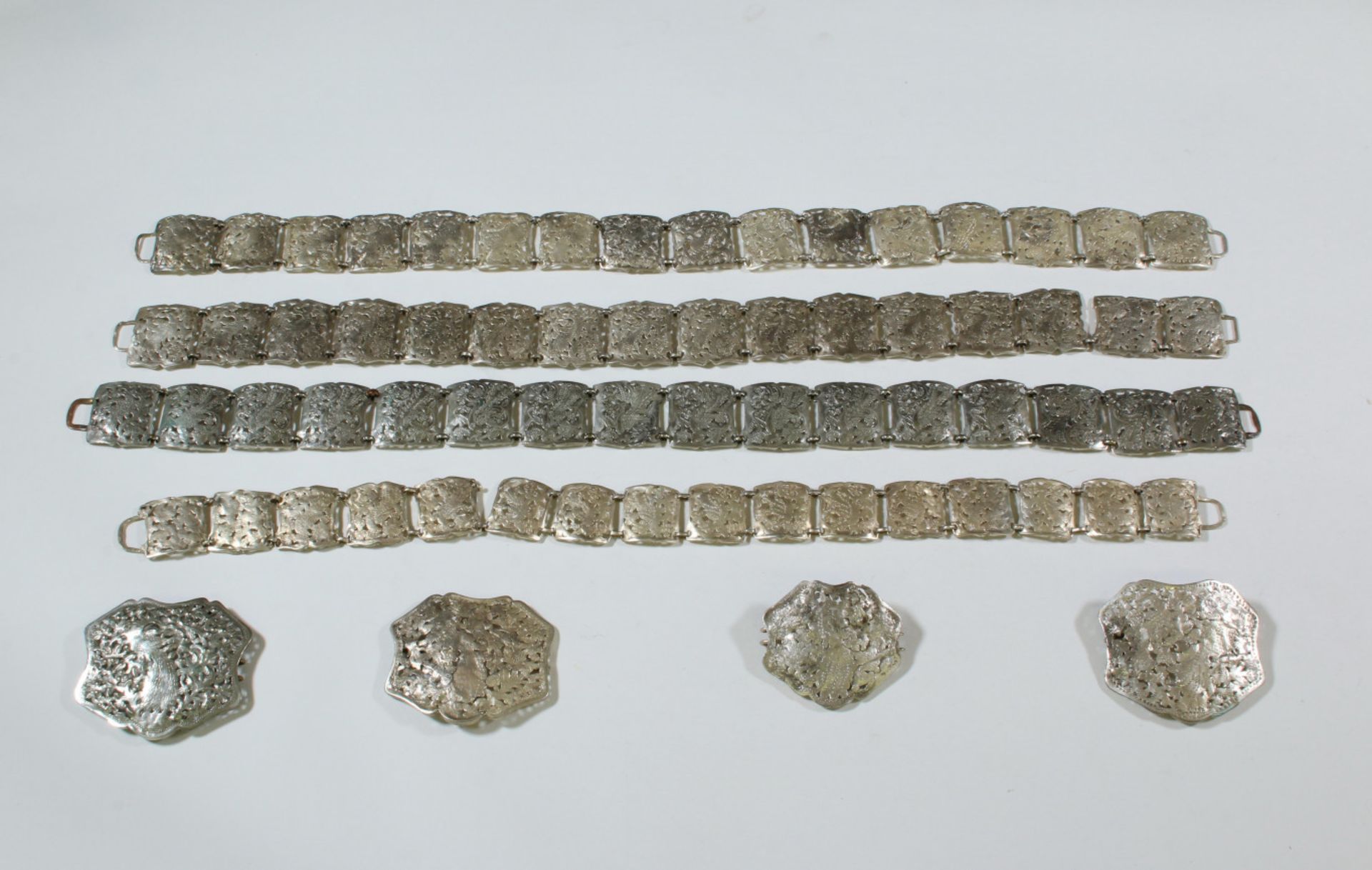 Southeast Asia, four silver alloy belt chains and four fitting belt buckles - Bild 2 aus 2