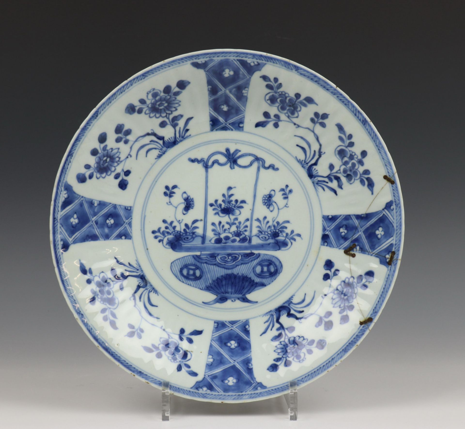 China, paar blauw-wit porseleinen borden, Kangxi, - Image 7 of 8