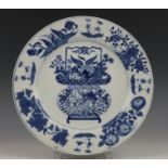 China, blauw-wit porseleinen schotel, Kangxi,