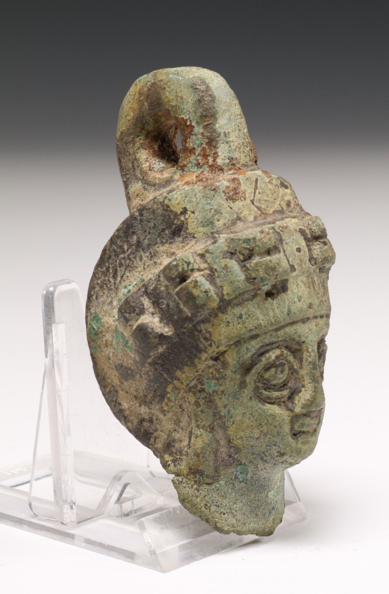 Bronze weight in the shape of a female bust. Late Roman-Parthic. - Image 2 of 4