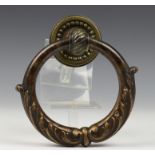 Bronzen ringvormige deurklopper met blad motieven, 18e eeuw,