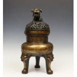 China, gedeeltelijk vergulde archaïstische bronzen wierookbrander, ding, Ming-dynastie,