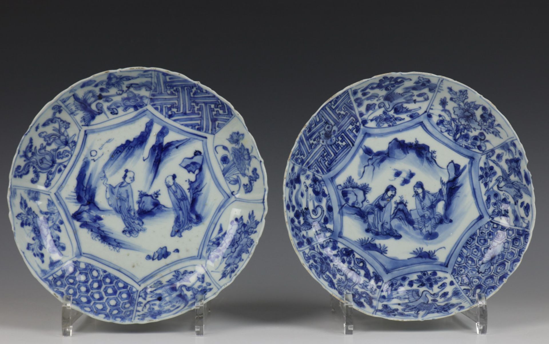 China, paar blauw-wit porseleinen borden, Wanli,