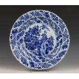 China, blauw-wit porseleinen schotel, Kangxi,