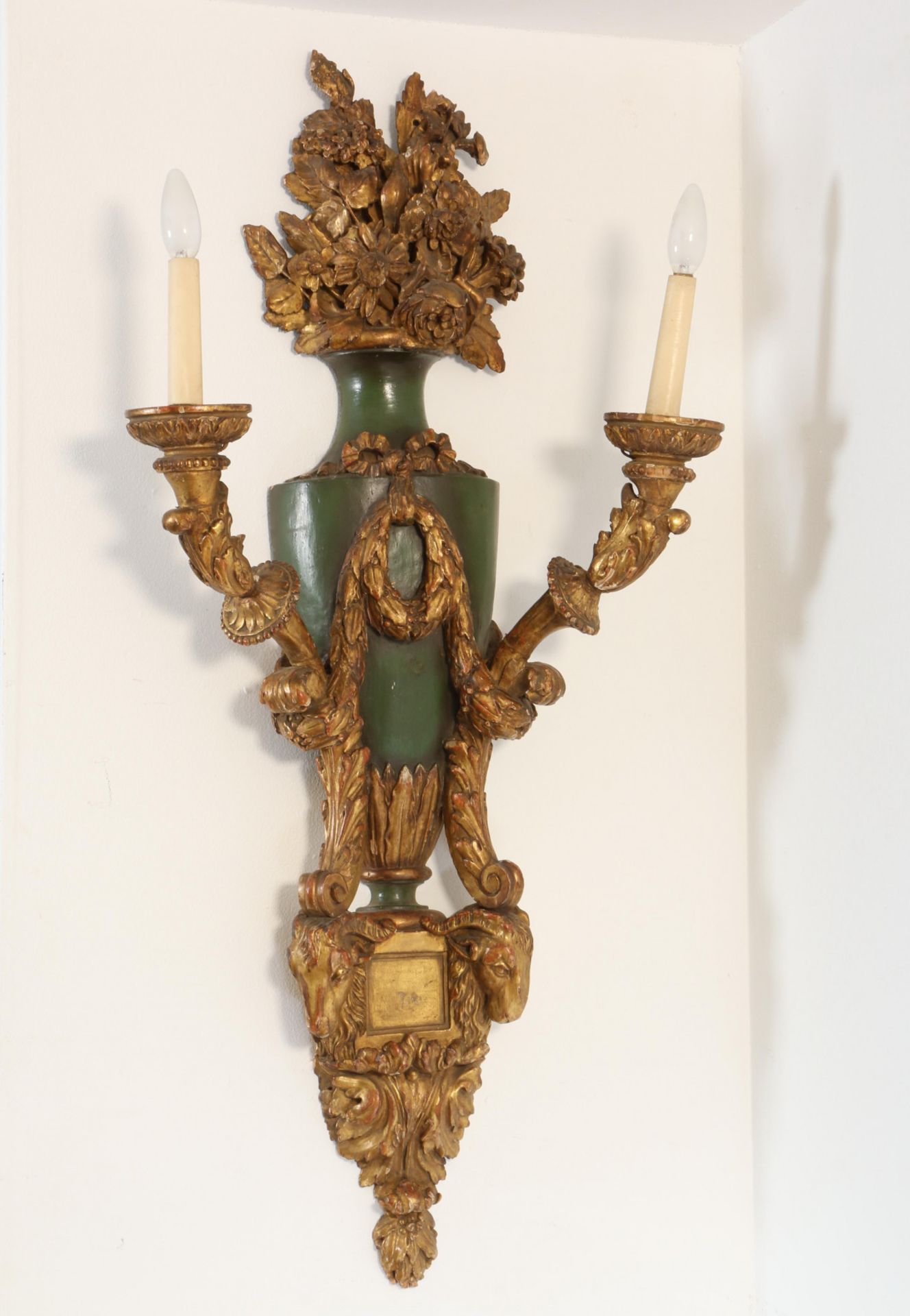 Frankrijk, houten vergulde twee-licht applique, Louis Seize stijl, 19e / 20e eeuw,