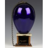 Blauw glazen kerstbal/heksenbal, 19e eeuw,