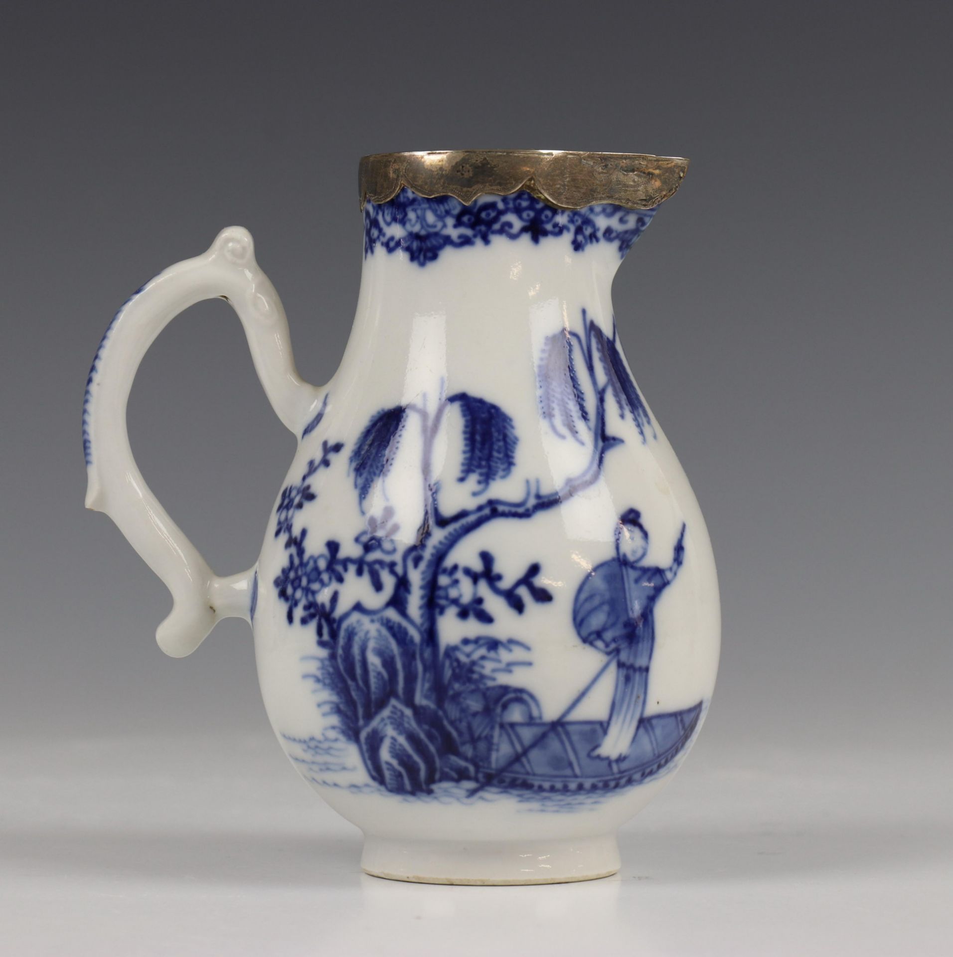 China, blauw-wit porseleinen trekpot, Imari trekpotje en melkkan, 18e eeuw, - Image 2 of 21