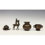 China, vier bronzen schrijftafelobjecten, 18e/19e eeuw,