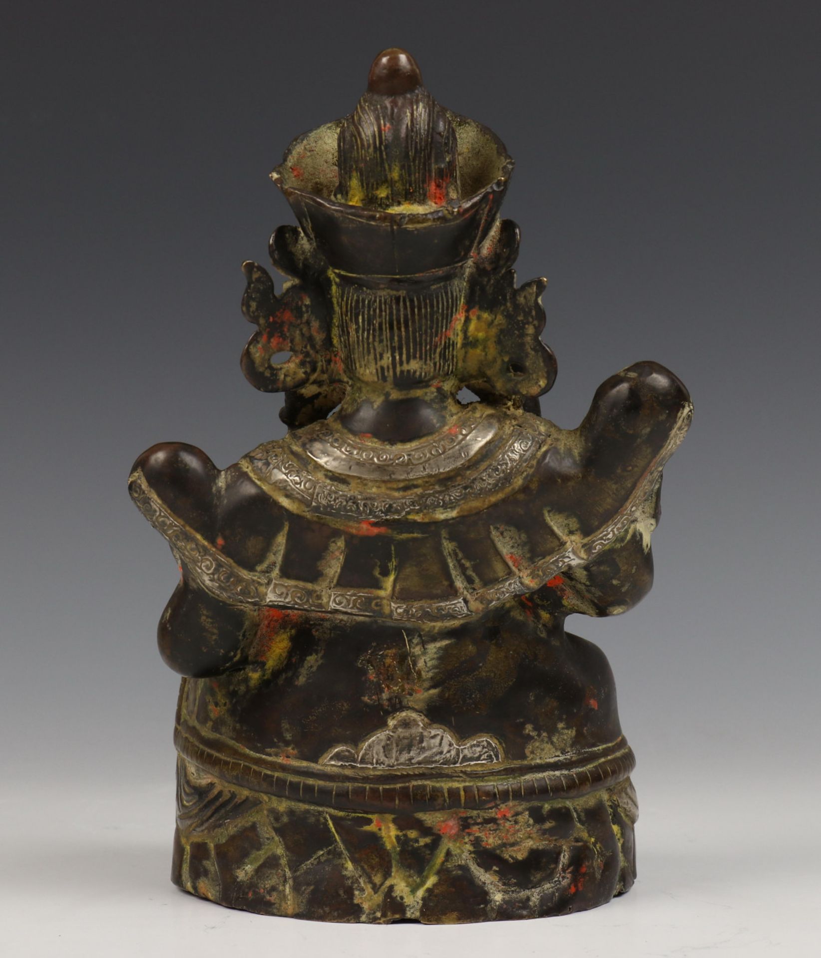 Chino-Tibet, verzilverd bronzen hoogwaardigheidsbekleder, mogelijk 19e eeuw, - Image 4 of 5