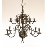 Koperen en bronzen twaalflichts kaarsenbolkroon, 19de eeuw,