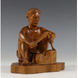 Balinees houten sculptuur van een houtwerker,