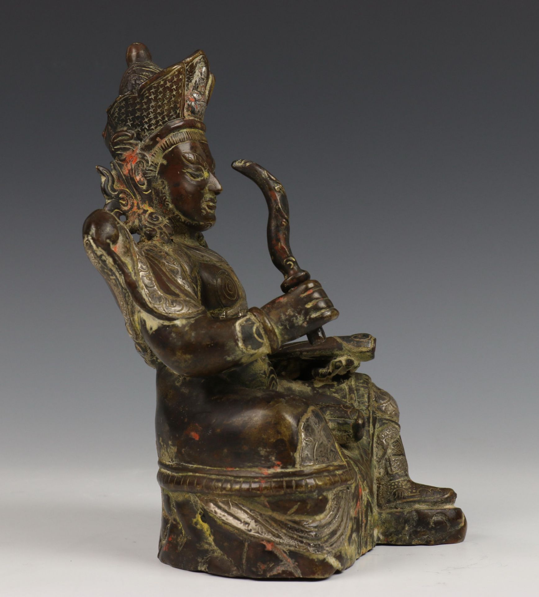 Chino-Tibet, verzilverd bronzen hoogwaardigheidsbekleder, mogelijk 19e eeuw, - Image 3 of 5