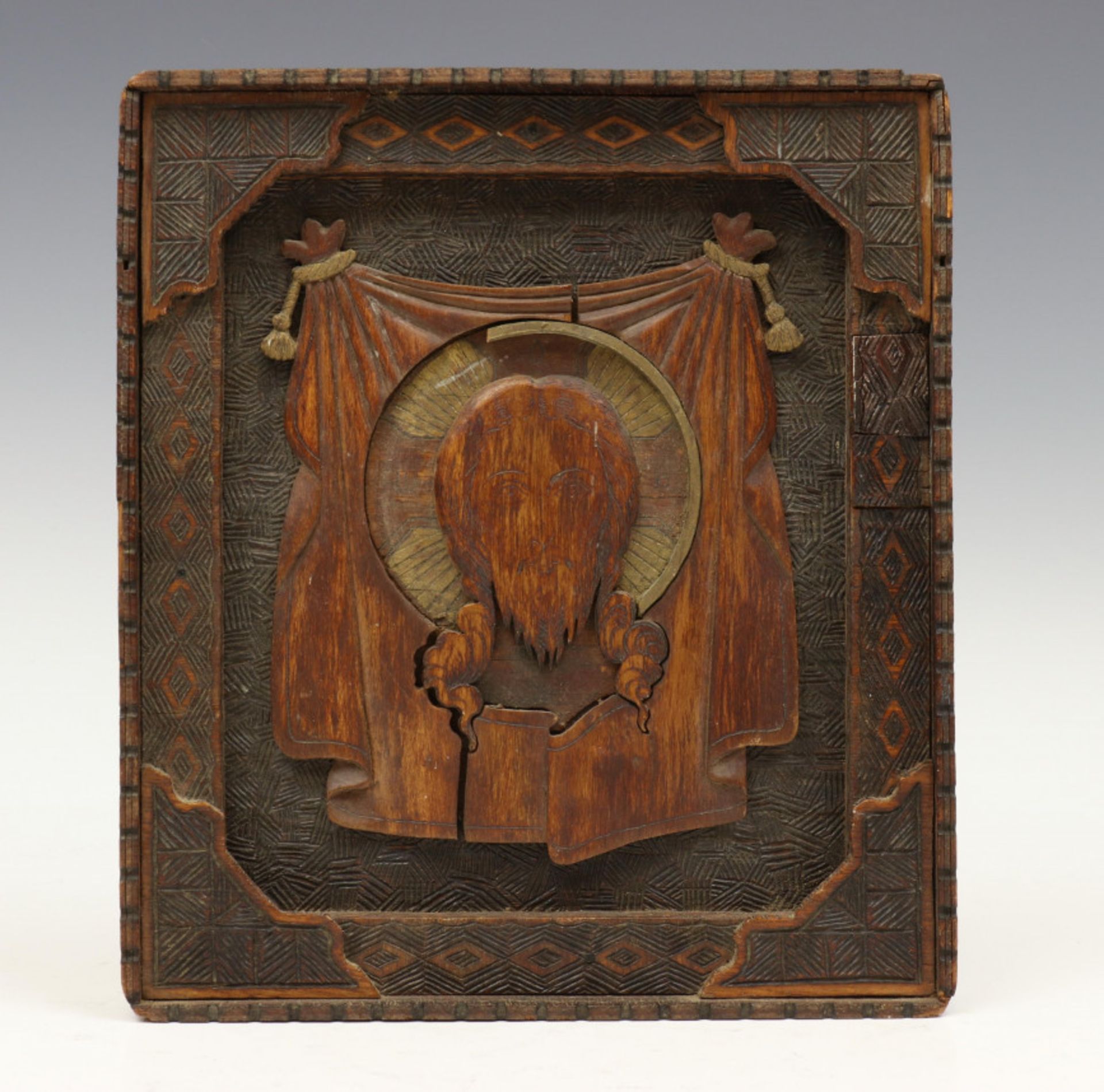 Drie metalen Ethiopische kruizen als hangers, tabaksdoos en gestoken houten ikoon - Image 2 of 3