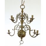 Messing en verguld bronzen twaalflichts kaarsenbolkroon, 19de eeuw,