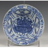 China, blauw-wit porseleinen zgn. 'klapmuts', Wanli, 17e eeuw,