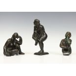 Drie deels groen gepatineerd bronzen sculpturen, 20e eeuw