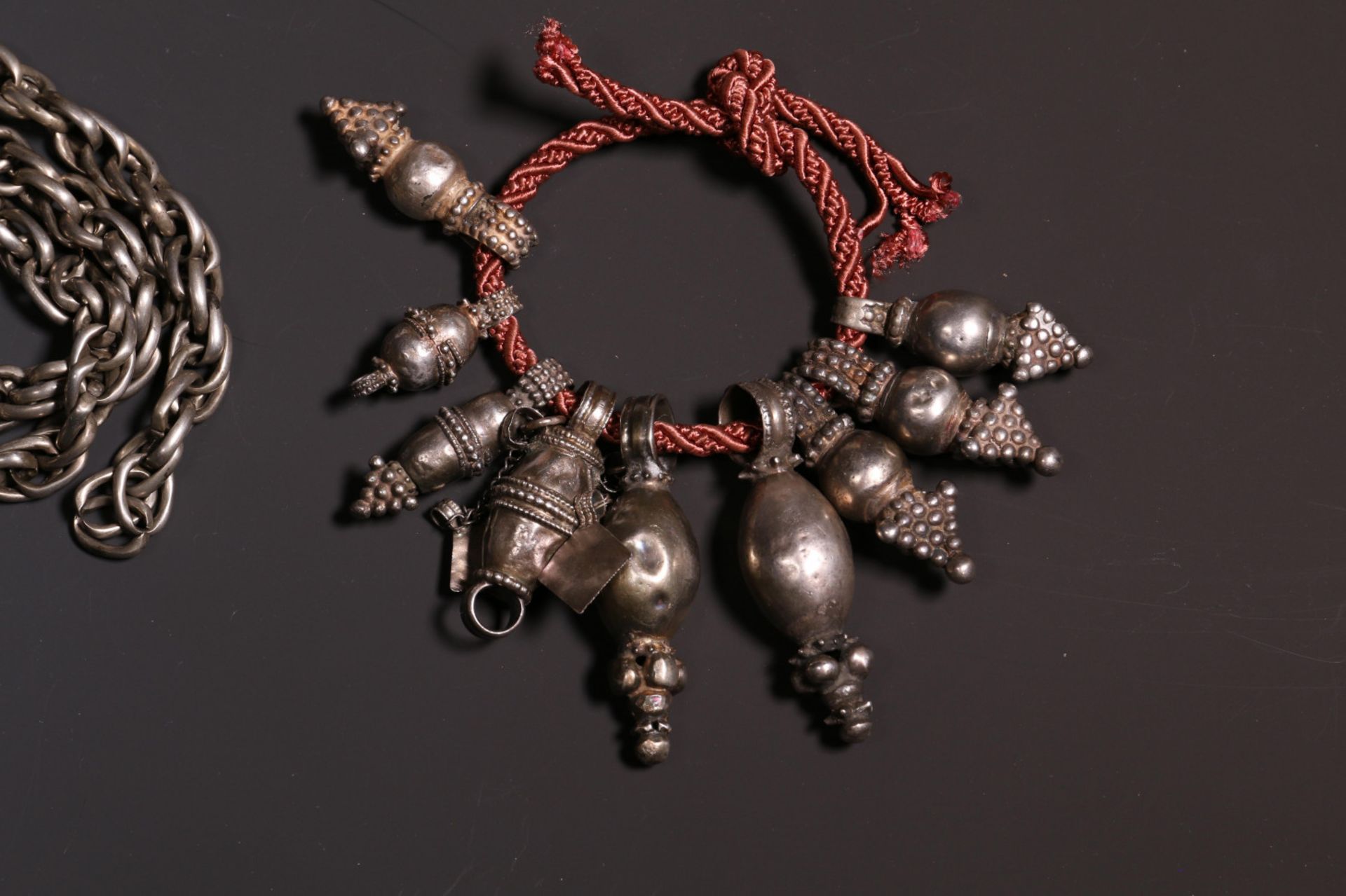 India, various silver or silver alloy necklaces, chains and beads - Bild 3 aus 3