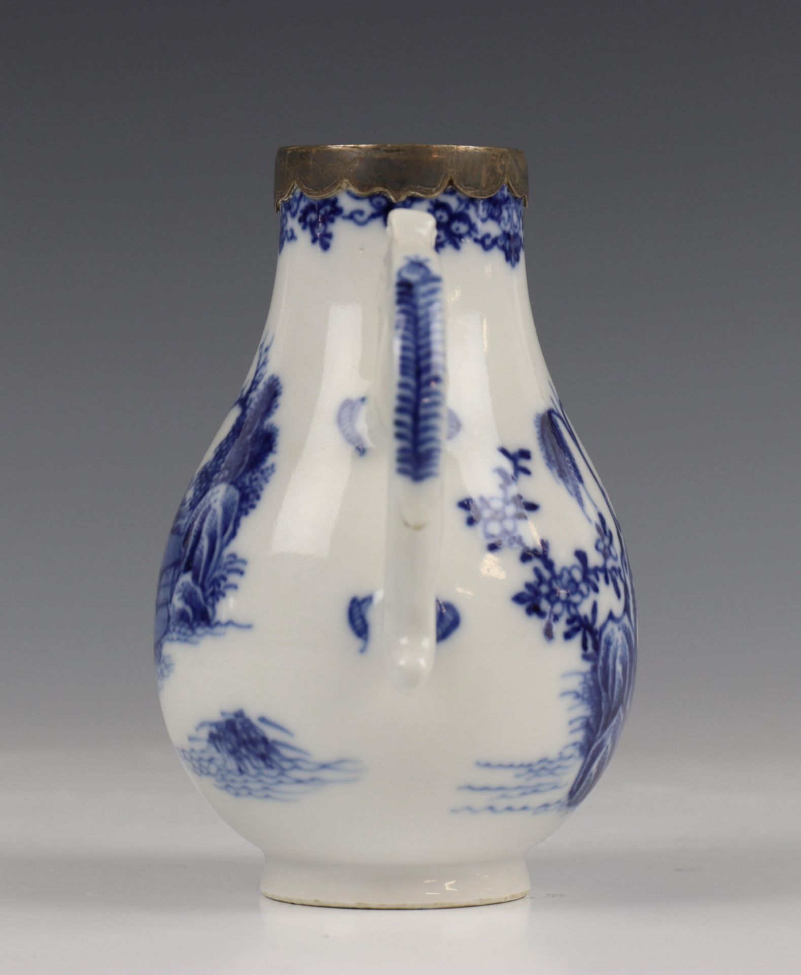 China, blauw-wit porseleinen trekpot, Imari trekpotje en melkkan, 18e eeuw, - Image 17 of 21