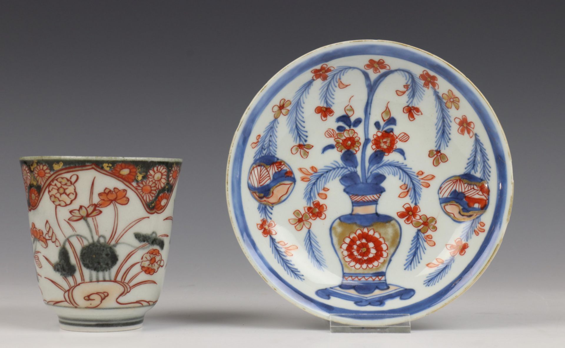 China, Imari schotel en Japan, kandeelkop, 18e eeuw