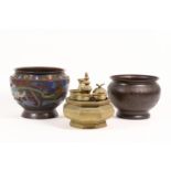 China, cloisonne cache pot, hierbij Japan, cache pot en een koperlegering Siri-set / puja