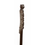 PNG, Massim, wooden staff, topped by a stylized anthropomorphic figure, details in white pigment,