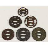 Japan, zes bronzen tsuba's, 19e-20e eeuw,