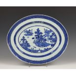 China, ovale blauw-wit porseleinen dienschaal, Qianlong/Jiaqing