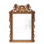 Rechthoekige spiegel in rijk gestoken verguld/gebronsd houten lijst,