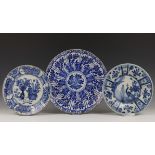 Collectie blauwwitte aardewerken schotels, 18e eeuw,