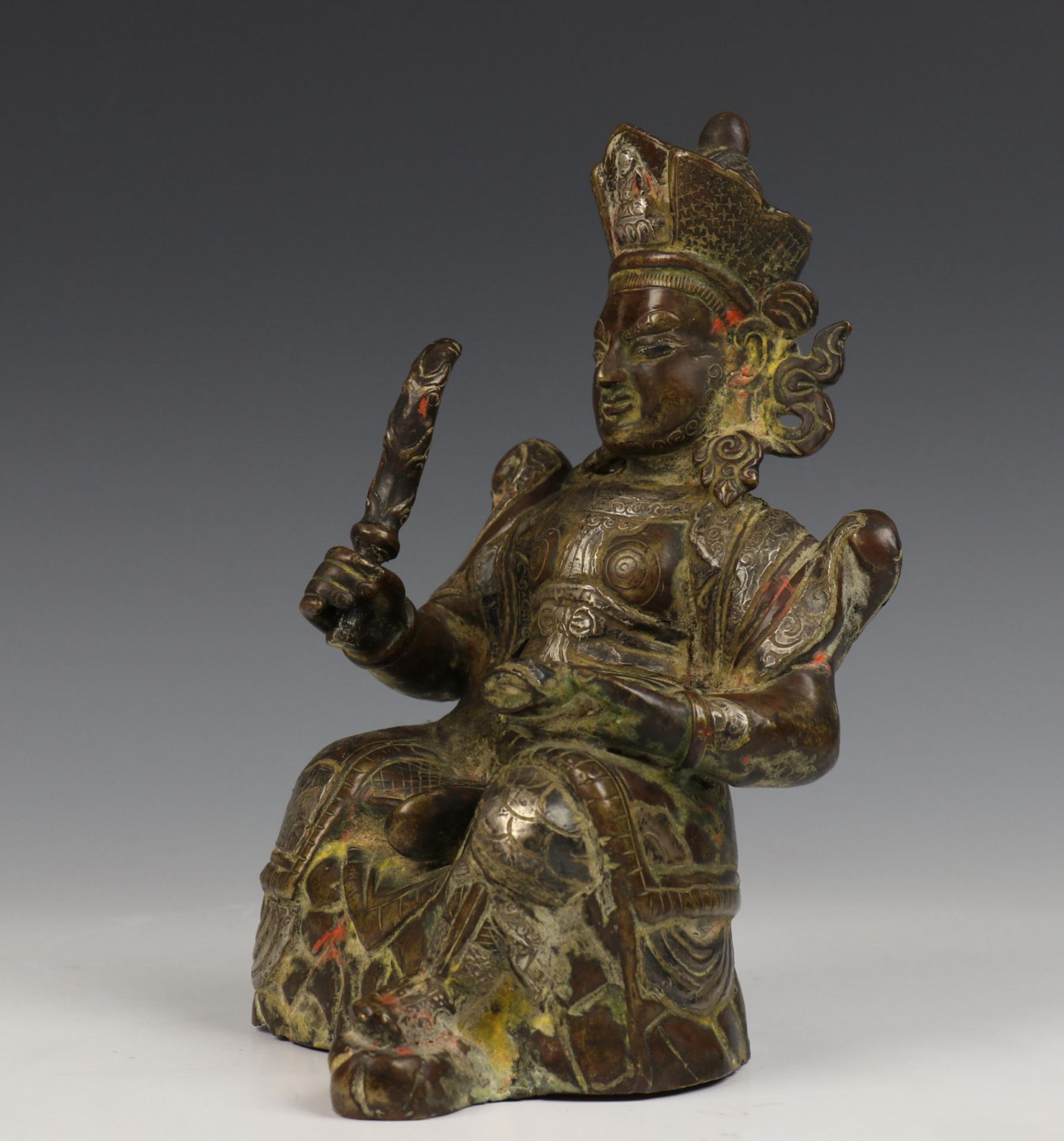 Chino-Tibet, verzilverd bronzen hoogwaardigheidsbekleder, mogelijk 19e eeuw, - Image 5 of 5