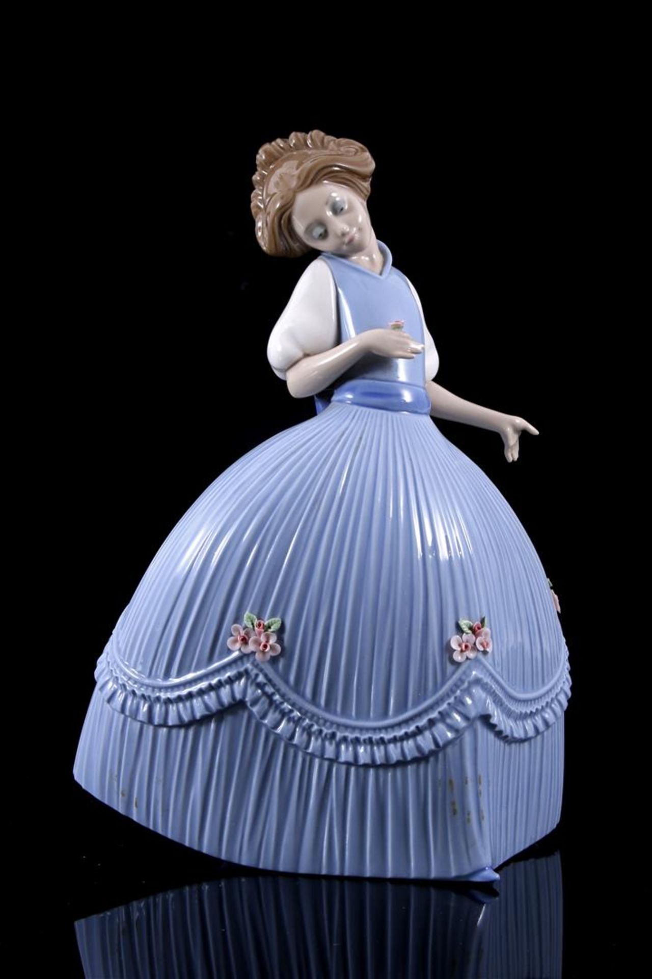 Lladro porseleinen beeld nr. 5119, Girl in Bluish Dress, Primavero No. 2, ontwerp Jose Puche,