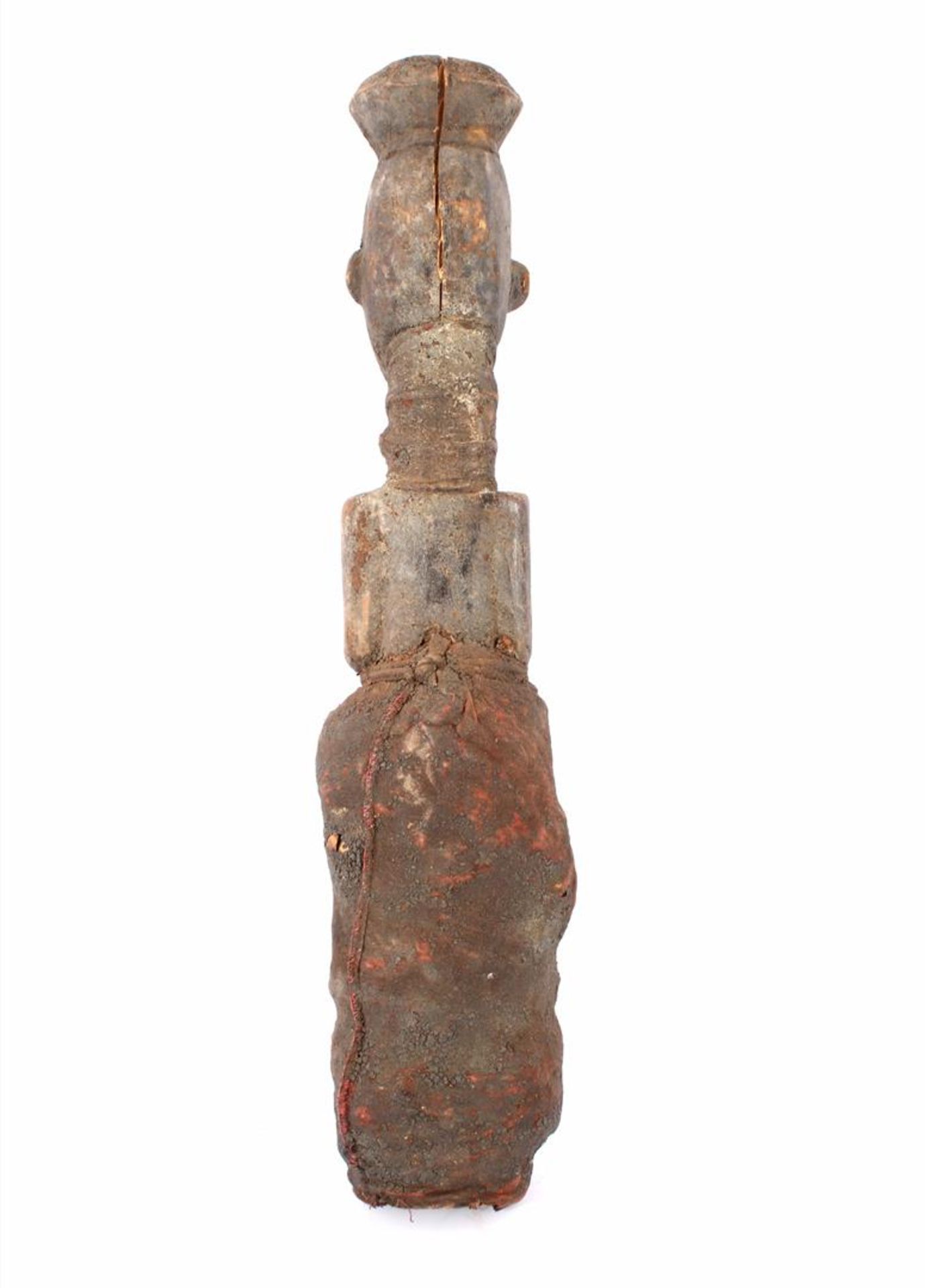 Houten bestoken ritueel beeld van figuur met textiel kleding uit Mali 52 cm hoog (gespleten romp) - Bild 2 aus 2