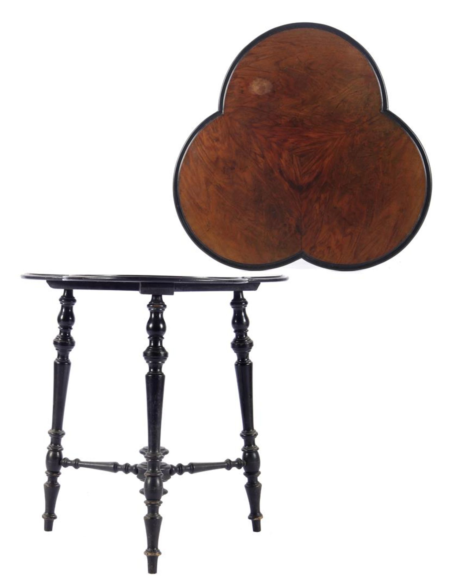 19e eeuws 3-pas tafeltje met regelverbinding 61 cm hoog, 55 cm diameter