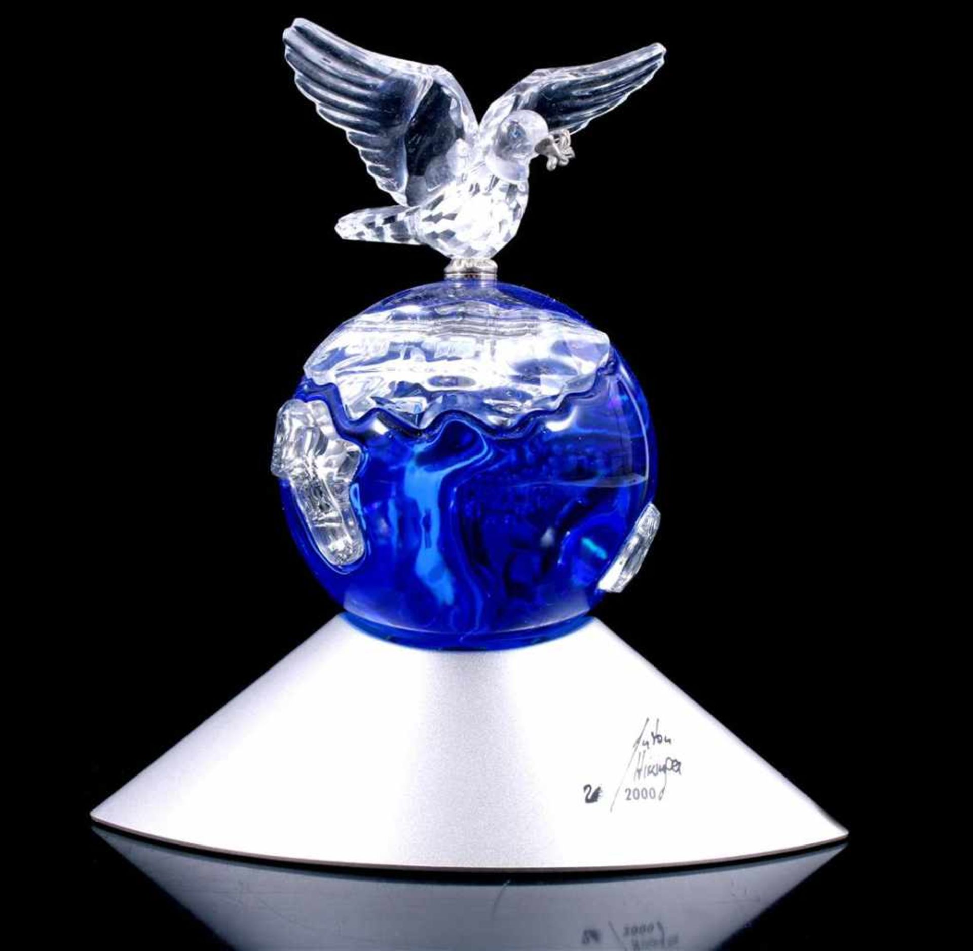 Swarovski Crystal Planet op zilverkleurige display, jaar 2000, ontwerp Anton Hirzinger 12 cm hoog