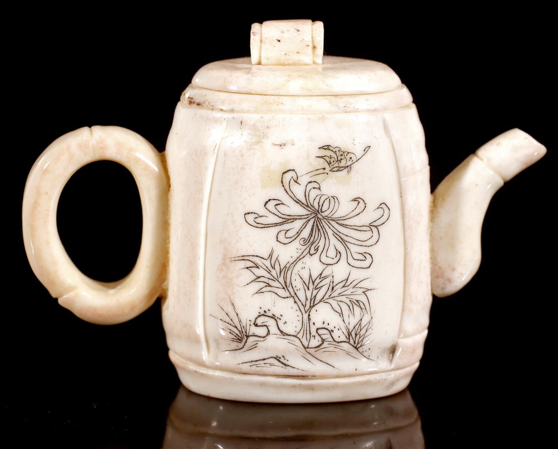 Miniature ivory teapot with engraved decoration, Japan ca.1920, 5.5x8 cm, 54.6 grams. With