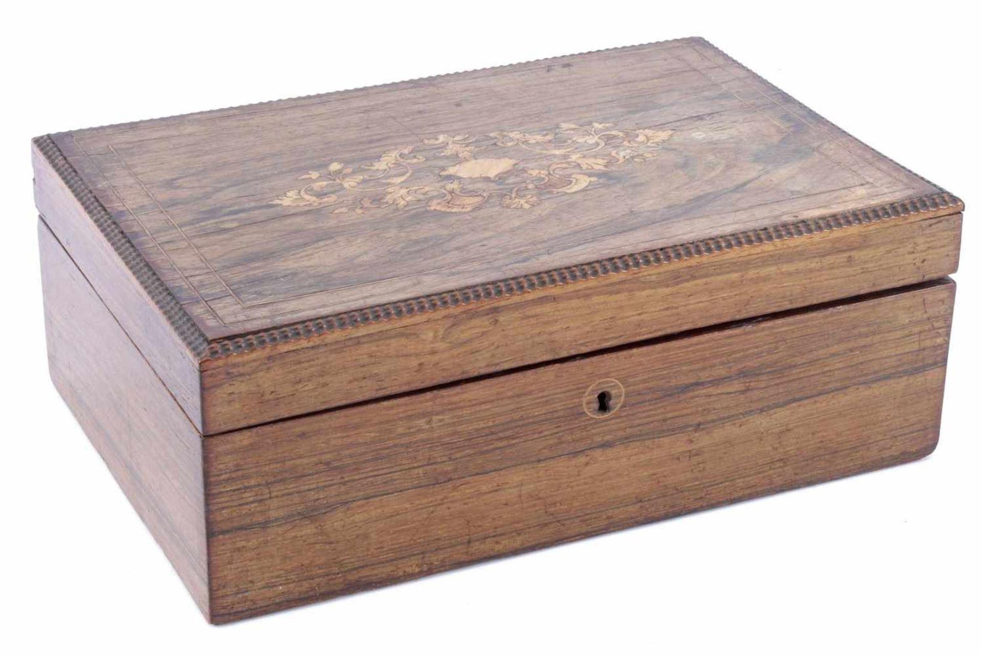Rosewood veneer with intarsia pattern in lid of document box 11 cm high, 29.5x20 cm