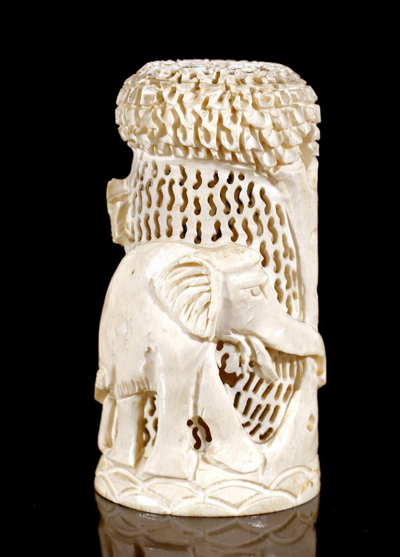 Richly carved ivory object with decoration of elephant and lion, Africa approx. 1890, 9 cm high, - Bild 2 aus 2