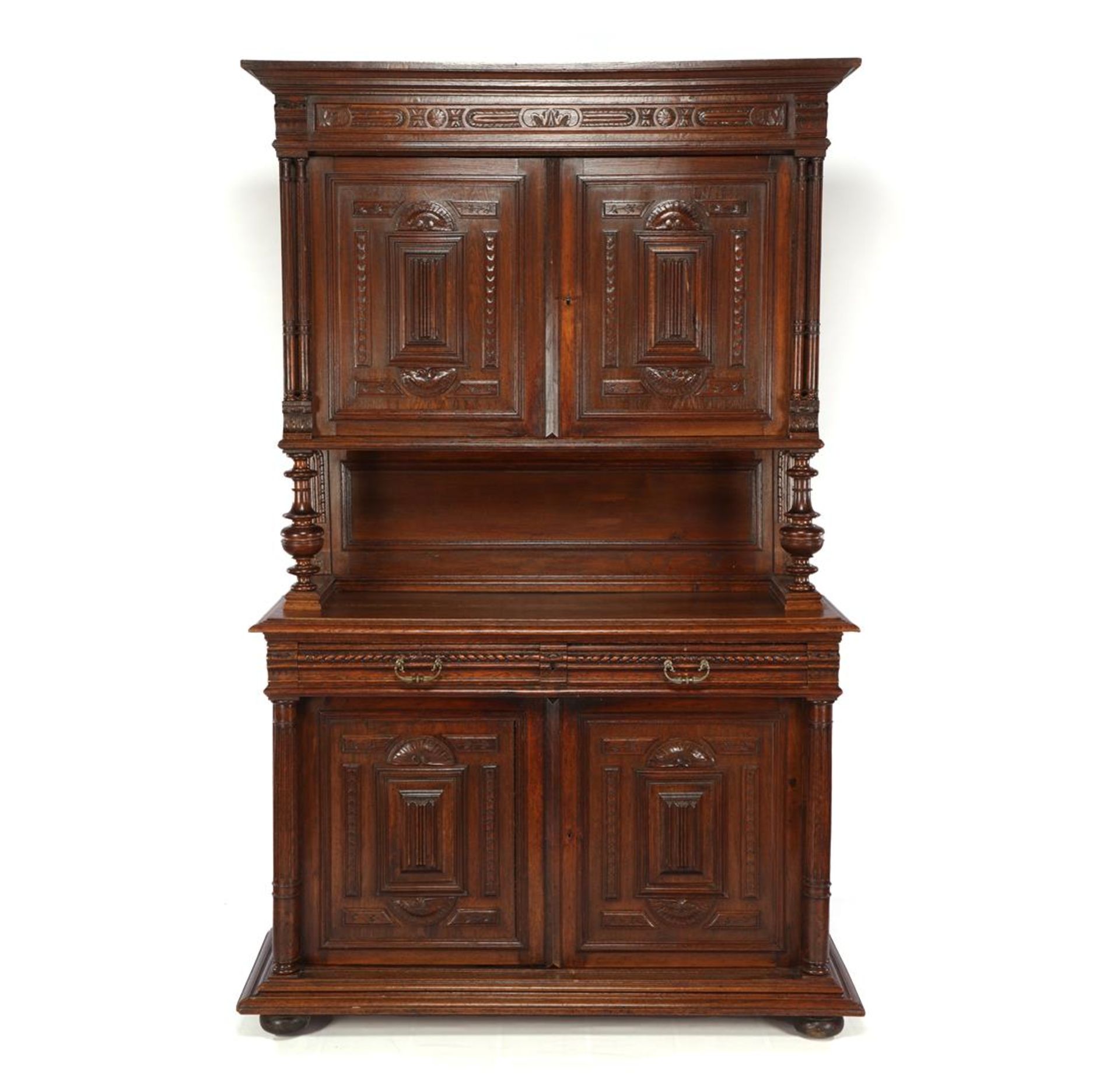 Oak 3-piece, highly-enclosed cupboard with full columns, 224 cm high, 145 cm wide, 57 cm deep (minor