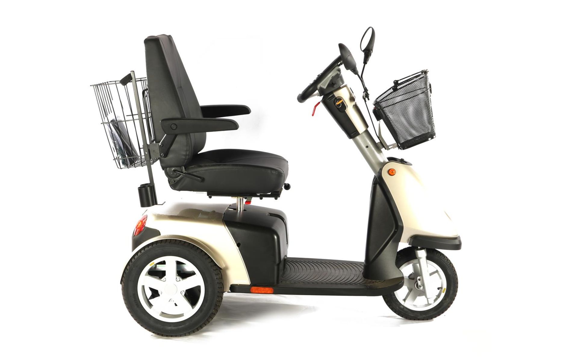 As good as new scooter Sterling Trophy 6, 3 wheel, champagne color, January 2020, purchase price