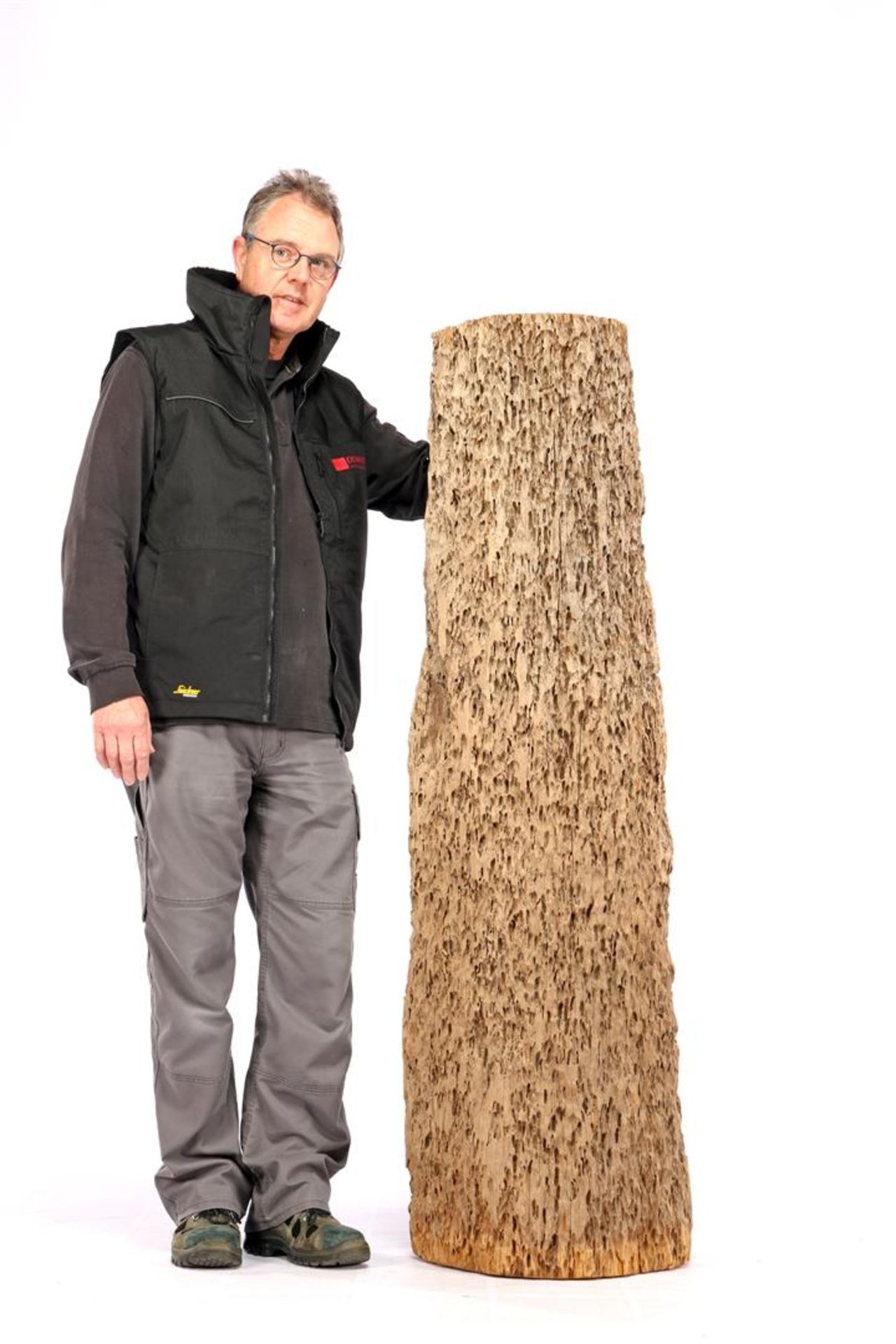 Wooden mussel pole, 152 cm high and 30-40 cm in diameter