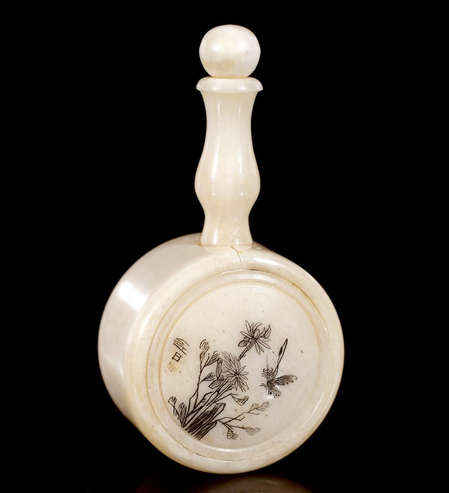 Ivory snuff bottle with engraved decoration, China ca.1880, 7 cm, 30.3 grams. With certificate - Bild 2 aus 2