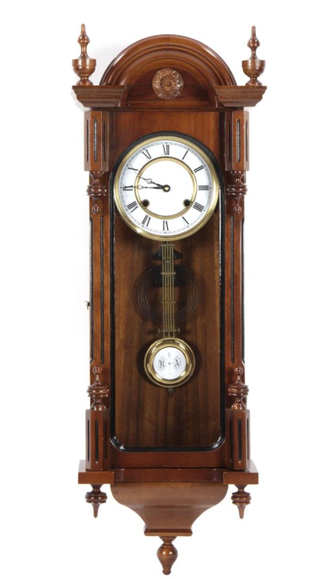 Regulator in walnut cabinet, 93 cm high