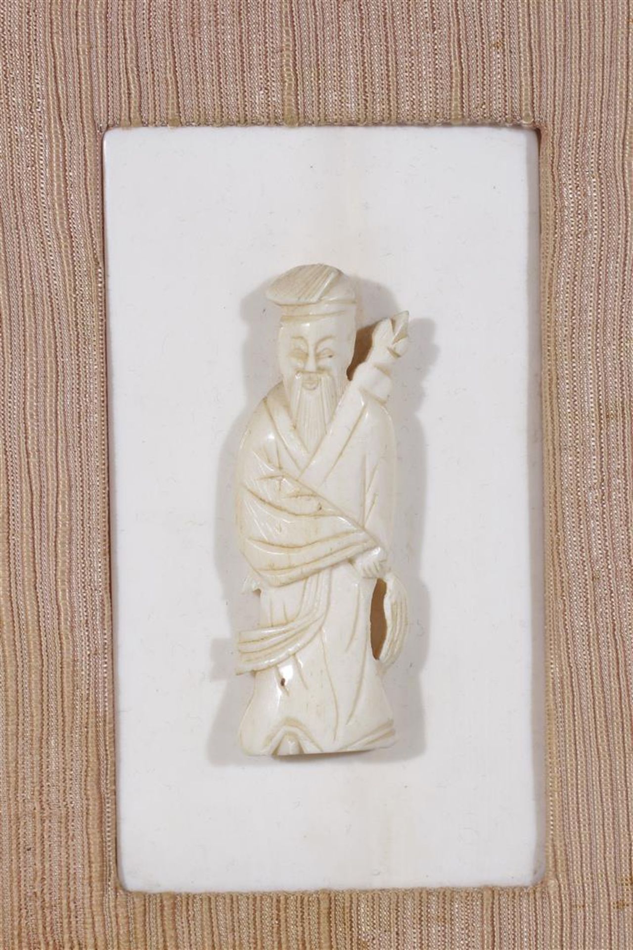 2 ivory tablets in frame with therefore a carved ivory statue of a person, China ca.1880, ivory is - Bild 3 aus 3