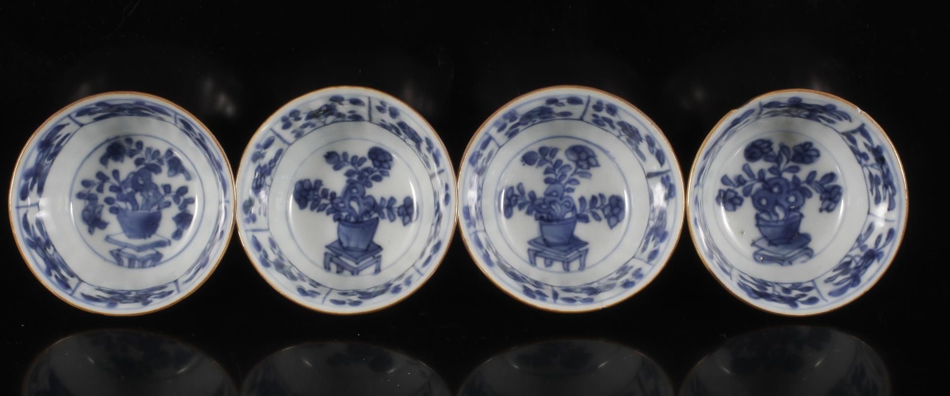 4 Chinese porcelain cafe au lait bowls and saucers with blue decor plant in flower pot on table - Bild 6 aus 6